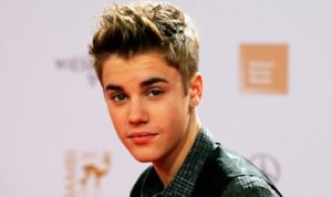 Justin Bieber Net Worth, Biography, Age, Height, Girlfriend - World Blaze