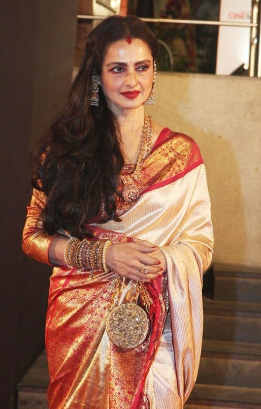 Top 10 Bollywood Actresses Who Looks Hot in Saree - World Blaze
