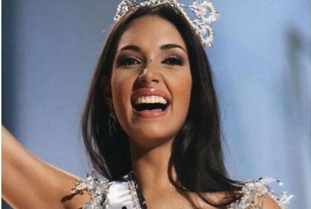AMELIA VEGA