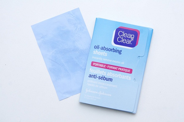 Clean & Clear Oil Absorbing Sheets soft plastic-like texture