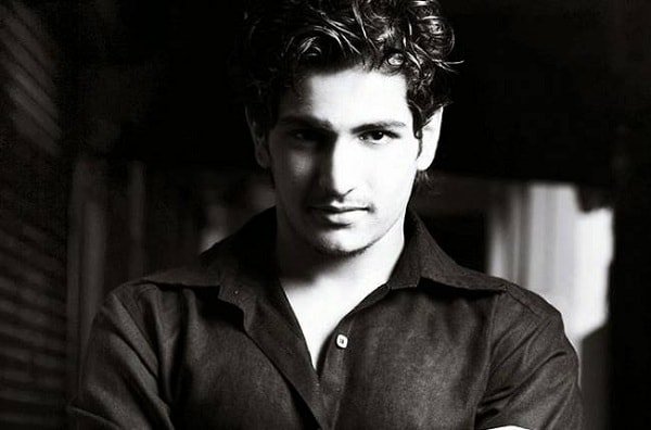 Sharman Joshi Net Worth, Biography, Age, Height, Wife - World Blaze