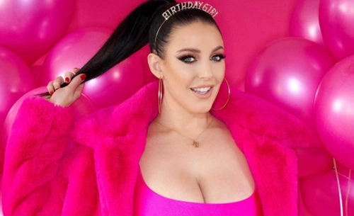 Angela White Net Worth, Wiki, Age, Bio, Husband, Boyfriend & More