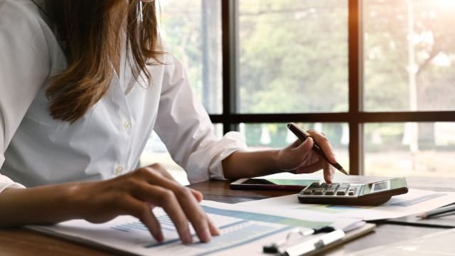 What are the key differences between Lumpsum calculator and SIP Calculator?