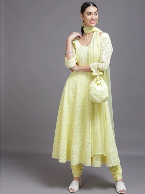 Time-Tested Beauty: Chikankari Kurtis For Every Occasion